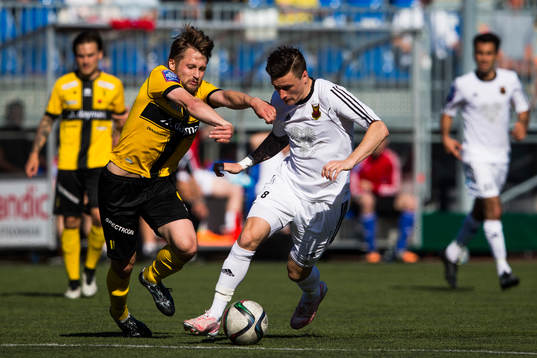 Frej Täbys Adam Gradén och Östersunds Jamie Hopcutt