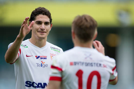 Assyriskas Gustavo Ezequiel Blanco Leschuk jublar ihop med