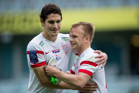 Assyriskas Gustavo Ezequiel Blanco Leschuk jublar ihop med