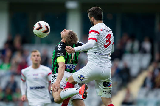 Assyriskas Christoffer Eriksson vinner en nickduell mot