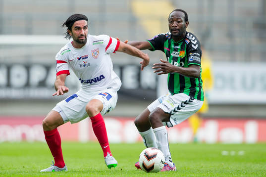 Assyriskas Alexander Nilsson mot GAIS Reuben Ayarna