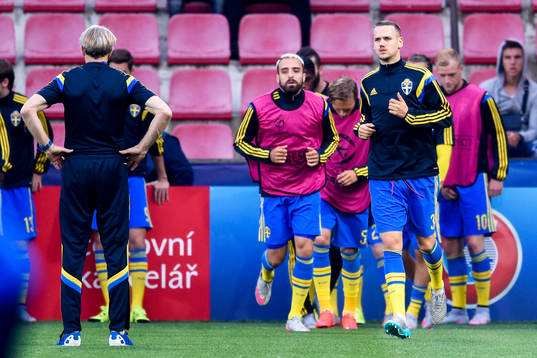 Sveriges Abdullah Khalili och Alexander Milosevic värmer