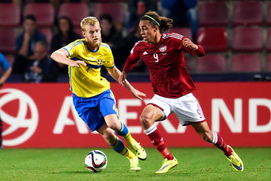 Sveriges Filip Helander och Danmarks Yussuf Poulsen