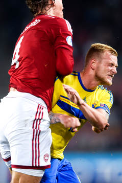 Danmarks Jannik Vestergaard smäller till Sveriges John