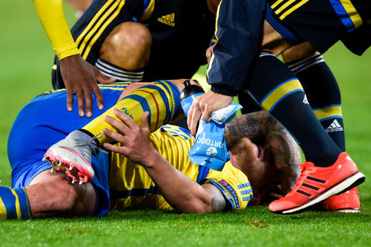 Sveriges John Guidetti har ont