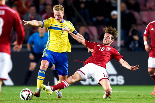 Sveriges Oscar Hiljemark och Danmarks Rasmus Falk Jensen