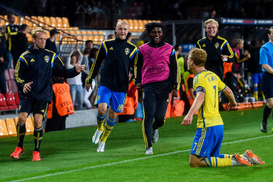 Sveriges Oscar Hiljemark jublar