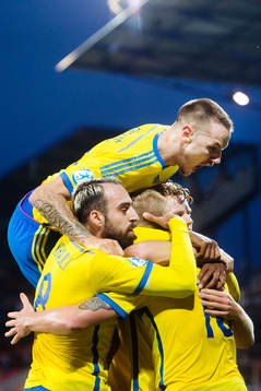 Sveriges Alexander Milosevic och Abdullah Khalili jublar