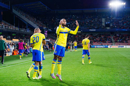 Sveriges Isaac Kiese Thelin jublar