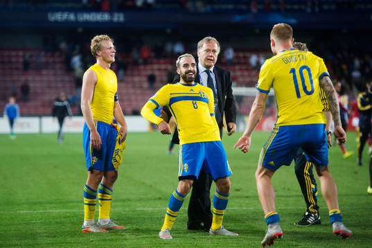 Sveriges Abdullah Khalili och John Guidetti jublar