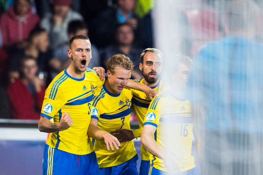 Sveriges Alexander Milosevic, Oscar Hiljemark och Abdullah
