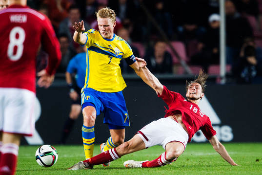 Sveriges Oscar Hiljemark och Danmarks Rasmus Falk