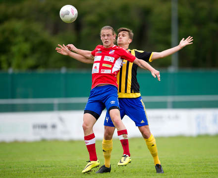 Höganäs Robin Hofsö mot Jonsereds Anton Regnander-Bergh