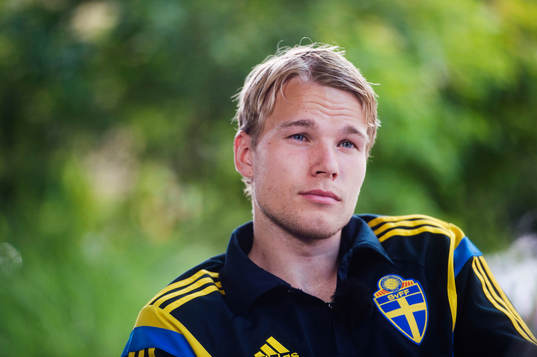 Sveriges Oscar Lewicki pratar med media