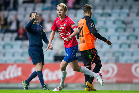 Örgrytes Anton Henriksson jublar