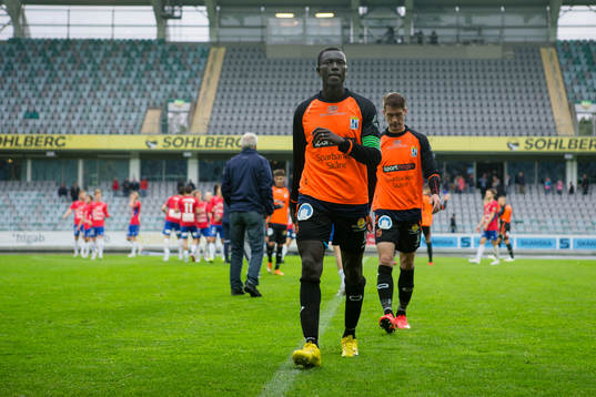 Kristianstads lagkapten Mohammed Mbye och Andreas Grahm