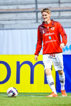Kalmars Rasmus Elm värmer upp