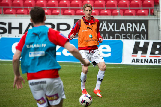 Kalmars Rasmus Elm värmer upp