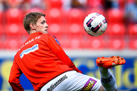 Kalmars Rasmus Elm värmer upp