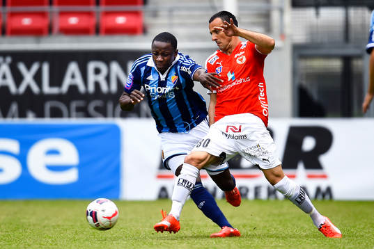 Kalmars Nenad Djordjevic och Djurgårdens Nyasha Mushekwi