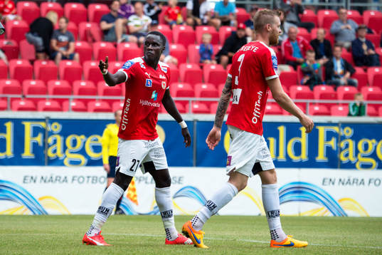 Kalmars Papa Alioune Diouf jublar
