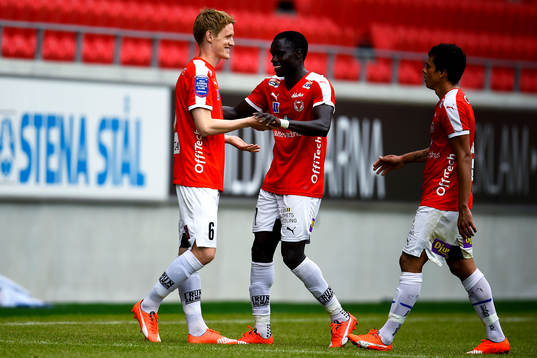 Kalmars Rasmus Elm på väg in