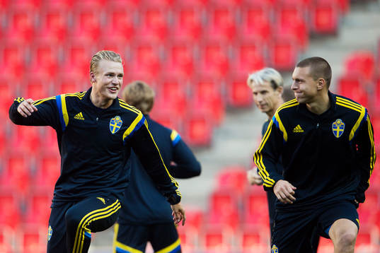 Sveriges Oscar Hiljemark och Victor Nilsson Lindelöf