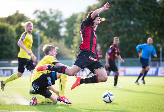 Brommapojkarnas Stefano Vecchia Holmquist faller i