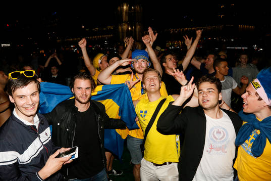 Svenska supportrar firar guldet i U21-EM