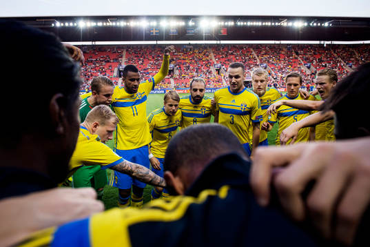 De svenska spelarna laddar