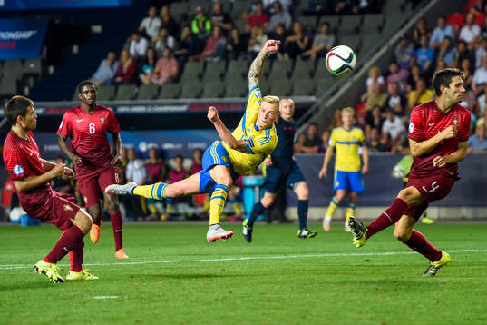 Sveriges John Guidetti med målchans