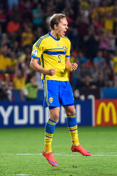 Sveriges Ludwig Augustinsson jublar