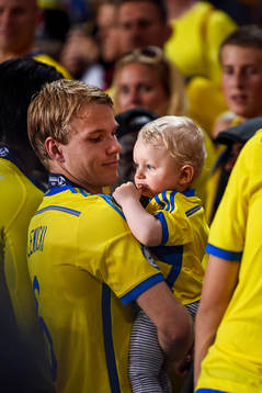 Sveriges Oscar Lewicki med sin son