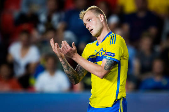 Sveriges John Guidetti gestikulerar