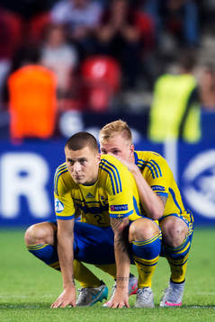 Sveriges Victor Nilsson Lindelöf och John Guidetti följer