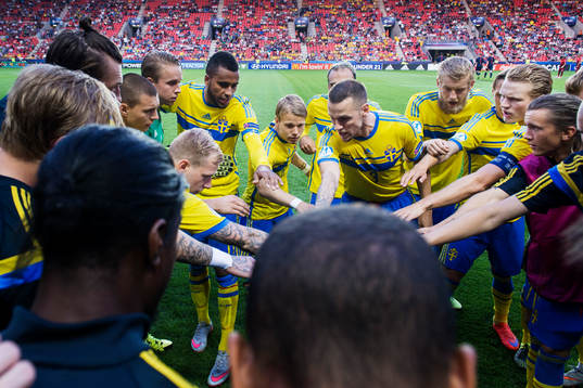 De svenska spelarna laddar