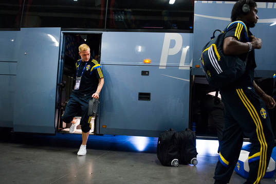 Sveriges John Guidetti kliver av bussen