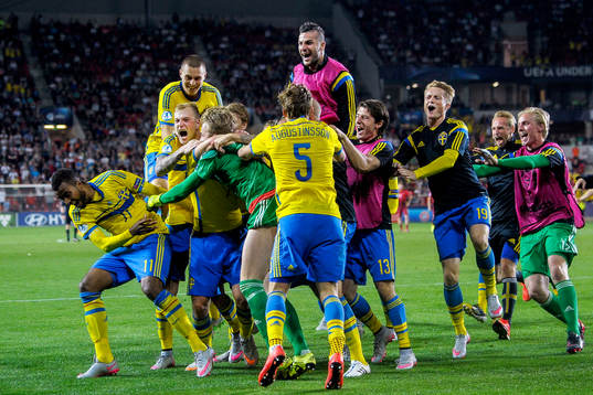 Sveriges spelare jublar