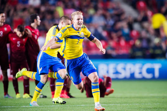 Sveriges Oscar Hiljemark jublar