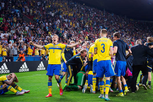 Sveriges Ludwig Augustinsson jublar