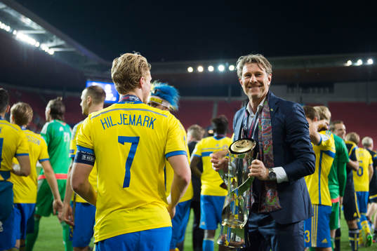 Sveriges Oscar Hiljemark och förbundskapten Håkan Ericson
