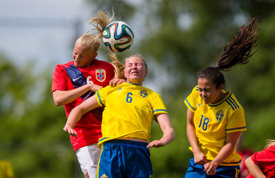 Nickduell mellan Sveriges Ellen Löfqvist och Michelle De