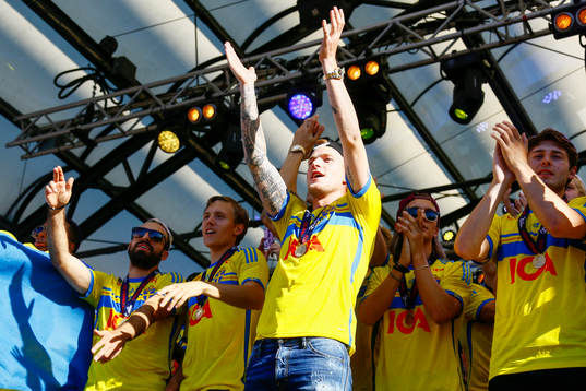 Sveriges John Guidetti firar när Sveriges U21-landslag