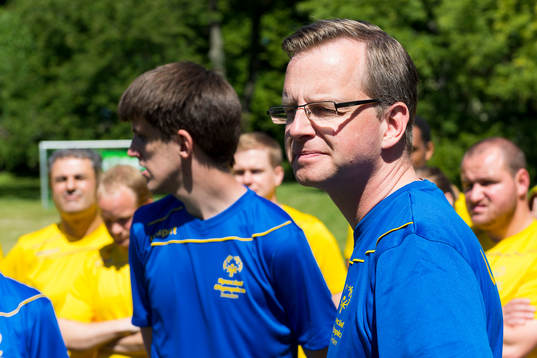 Politiker, bla Gustav Fridolin och Mikael Damberg spelar