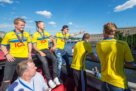 Sam Larsson, Alexander Milosevic och John Guidetti firar