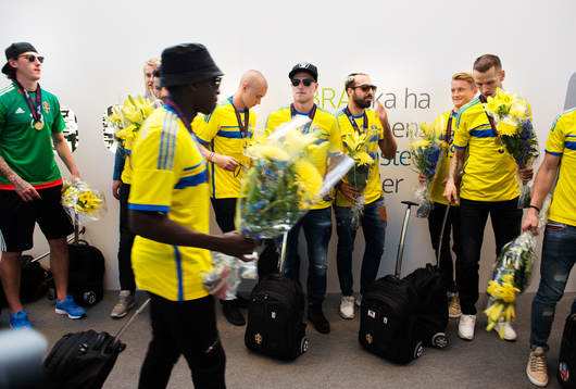 John Guidetti står i mitten när Sveriges U21-landslag