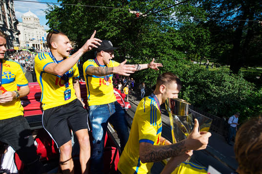 Victor Nilsson Lindelöf och John Guidetti jublar när