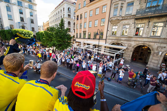 Åskådare hyllar Sveriges U21-landslag