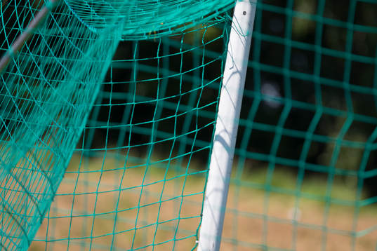 Nät i ett fotbollsnät