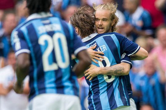 Djurgårdens Daniel Berntsen firar sitt 1-0 mål